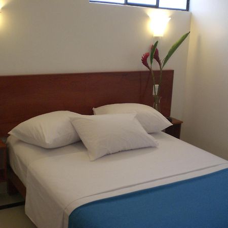 Hotel Casa Cesar Тумбес Екстериор снимка