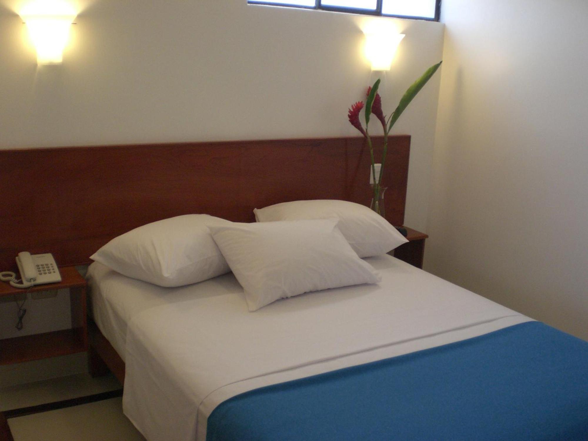Hotel Casa Cesar Тумбес Екстериор снимка